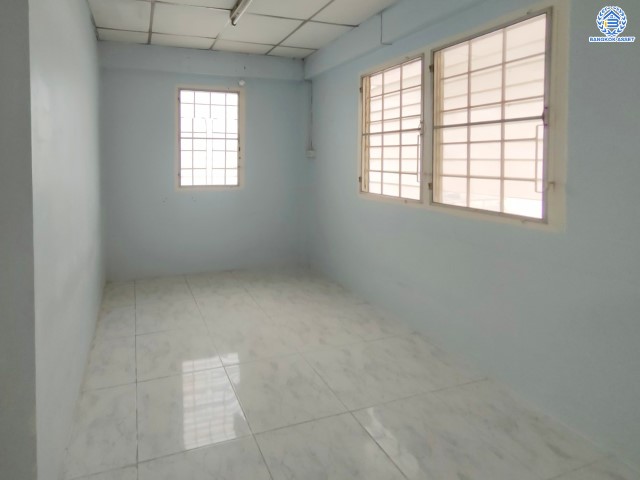 *****บ้านเดี่ยวมือสองย่านกรุงเทพฯ ม.โชคชัย4 ซอย41 เนื้อที่กว้างขวางมากถึง 62 ตร.ว. พร้อมฟังก์ชัน 5 ห้องนอน 3 ห้องน้ำ ที่จอดรถ 3 คัน บ้านสวย มีพื้นที่รอบบ้านกว้างขวาง สภาพใหม่ บนทำเลใจกลางเมือง เดินทางสะดวก  เชื่อมต่อถนนลาดพร้าว ประดิษฐ์มนูธรรม